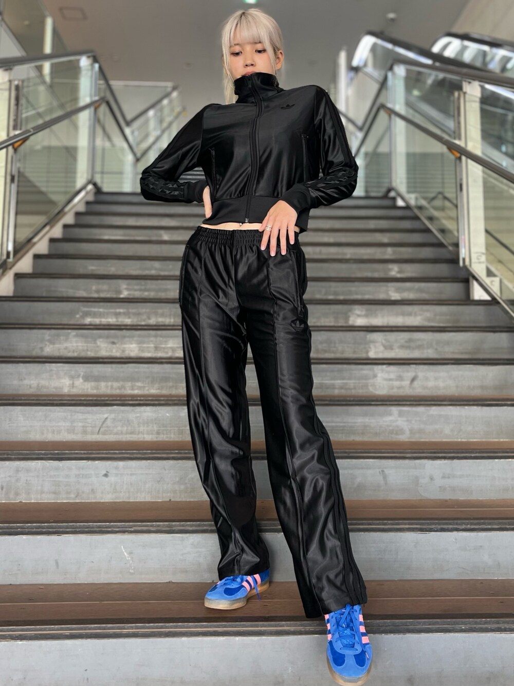 adidas（アディダス）の「ファイヤーバード フィッティド トラック