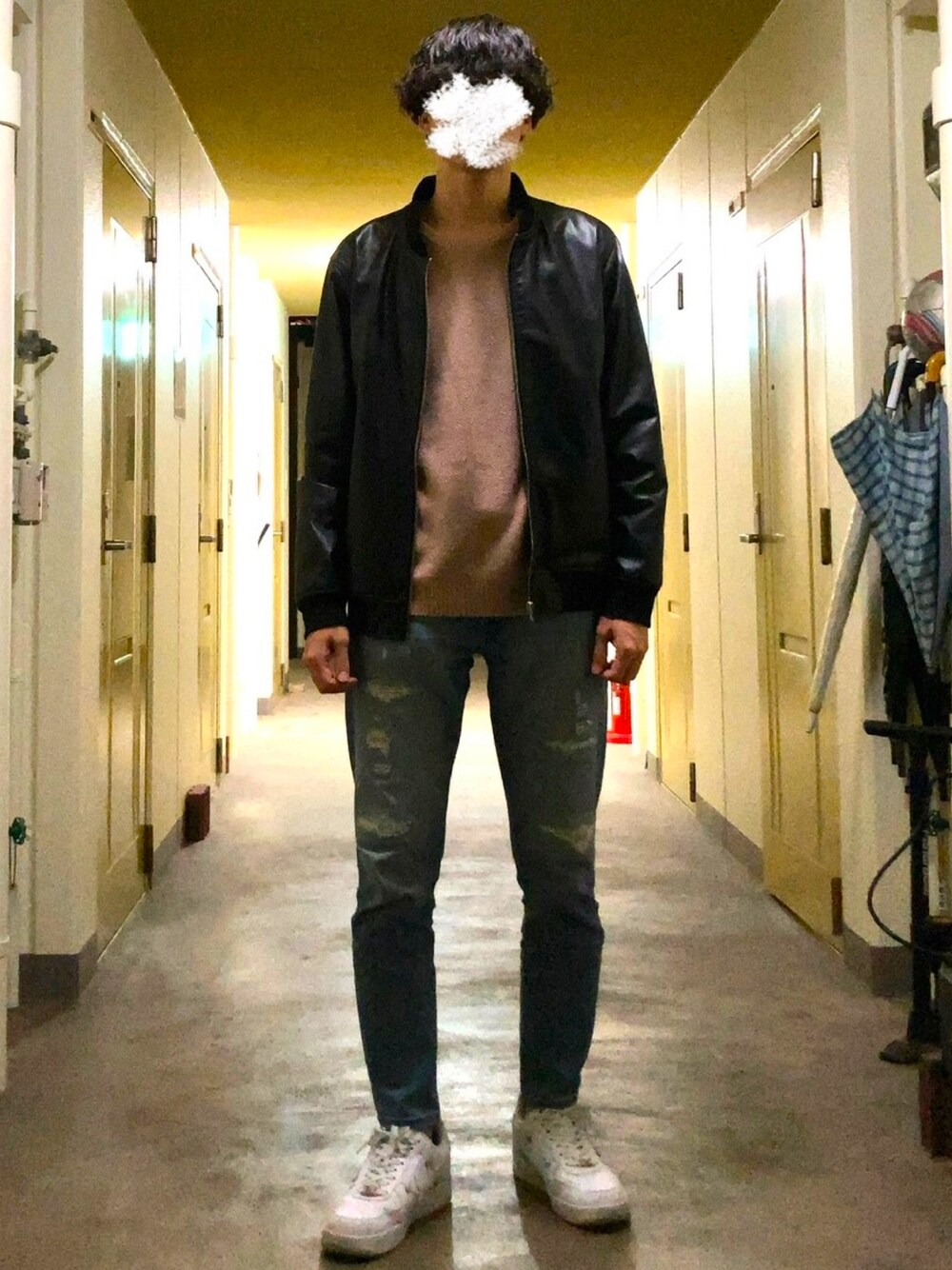 「お洒落さんとつながりたい、いいね、save、フォローお願いします🤑、大人カジュアル、革ジャン、ciaopanic、春ニット、ピンク、SEVENDAYS＝SUNDAY、ダメージデニムパンツ、デニム、UNIQLO、スニーカー、NIKE、エアフォースワン、AF1」｜「UNIQLOのウルトラストレッチスキニーフィットジーンズ（ダメージ）（デニムパンツ、ブルー系）」を使った、KTRさん（メンズ・176cm）の春コーディネートの1枚目の写真