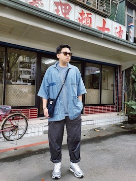 「アイテム（チノパンツ、シルバー系）」を使った、Raymondさん（メンズ・171cm）の春コーディネート