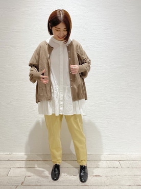 カーディガン/ボレロを使った「白ブラウス」の人気ファッション 