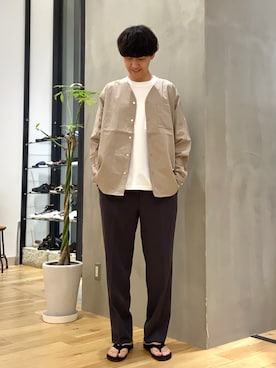 「ノーカラーシャツ」｜「アイテム（サンダル）」を使った、ショウゴさん（メンズ・182cm）の夏コーディネート