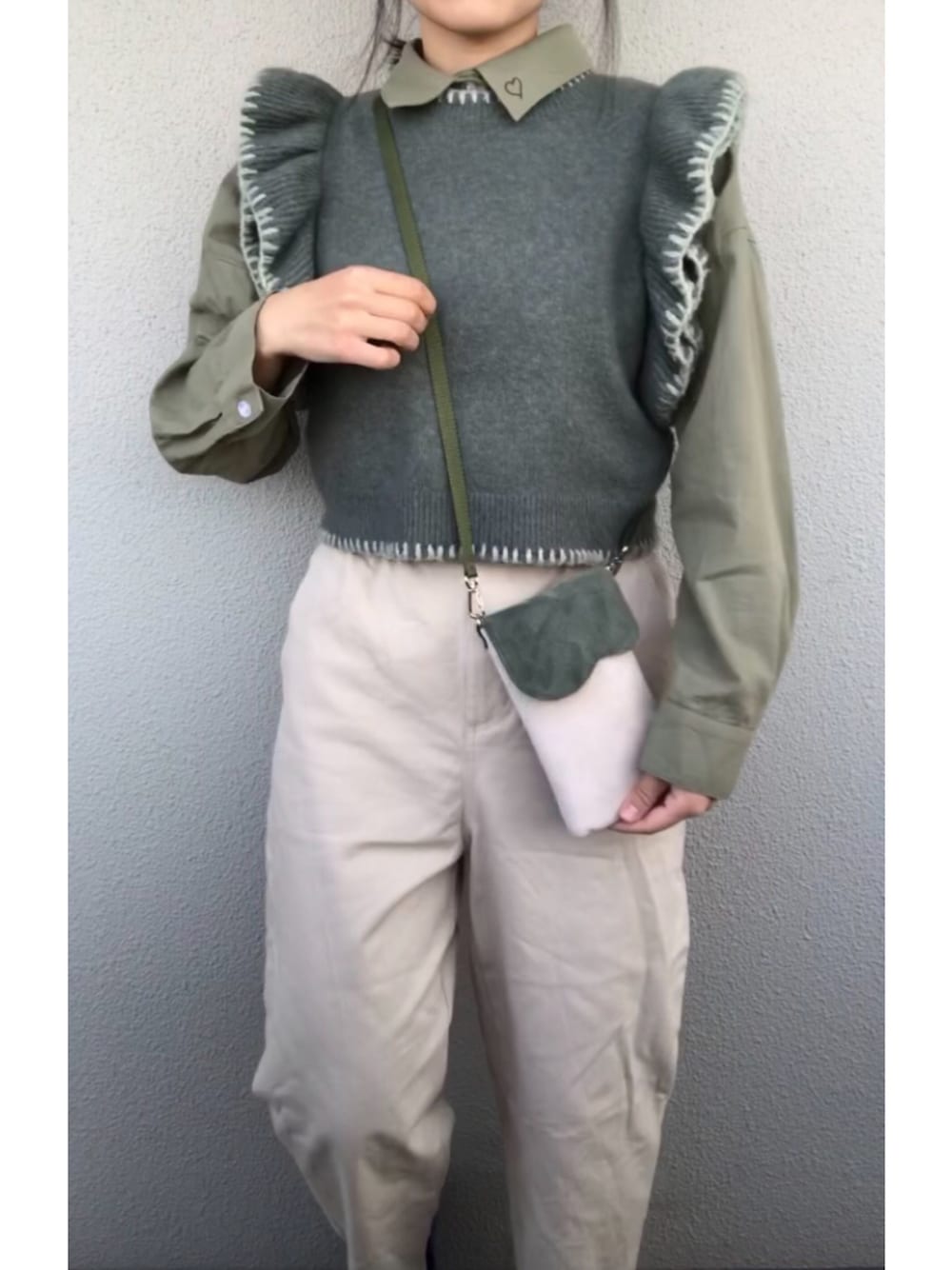 Boka nii（ボカニー）の「Bokaniiロゴビックシルエットシャツ