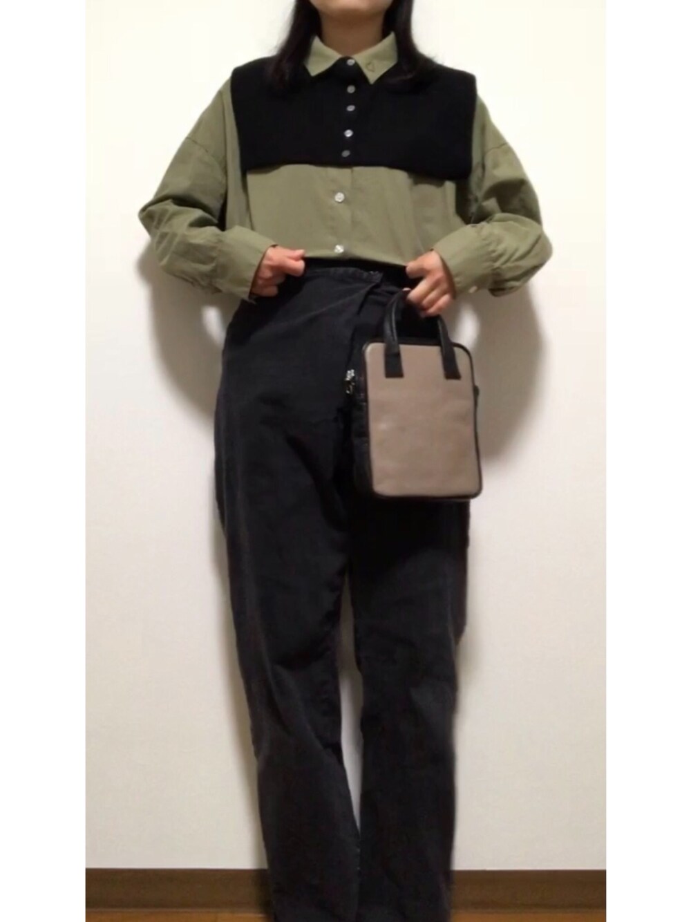 Bokanii ロゴビックシルエットシャツ（新品） Boka nii（ボカニー）の「Bokaniiロゴビックシルエットシャツ