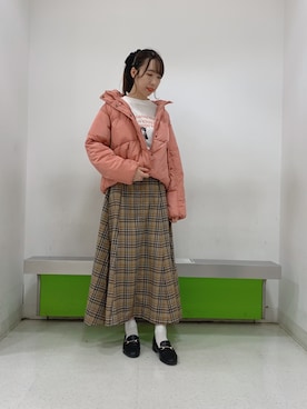 「アイテム（ダウンジャケット/コート、ピンク系）」を使った、まみさん（レディース・164cm）の秋コーディネート