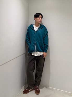 「SENSE OF PLACE by URBAN RESEARCH(センスオブプレイスバイアーバンリサーチ)の『別注』LOVEPOPSTUDIO×SENSE OF PLACE ロングTシャツ(Tシャツ/カットソー、グレー系)」を使った、kokiさん(メンズ・181cm)の秋コーディネート