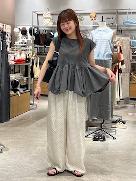 「LOWRYS FARM（ローリーズファーム）のドッキングペプラムノースリーブ　1032148（Tシャツ/カットソー、グレー系）」を使った、こるちゃんさん（レディース・158cm）の夏コーディネート