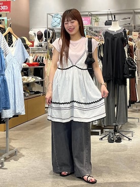 「LOWRYS FARM（ローリーズファーム）の【接触冷感】ベーシックノースリーブ　1043004（Tシャツ/カットソー、ピンク系）」を使った、こるちゃんさん（レディース・158cm）の夏コーディネート