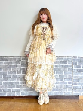 「myu:loret（ミュウロレット）のサス付フリルスカート（スカート、ベージュ系）」を使った、まりさん（レディース・157cm）の秋コーディネート