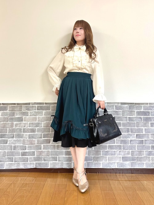 リボン×ジャボブローチ付ブラウス