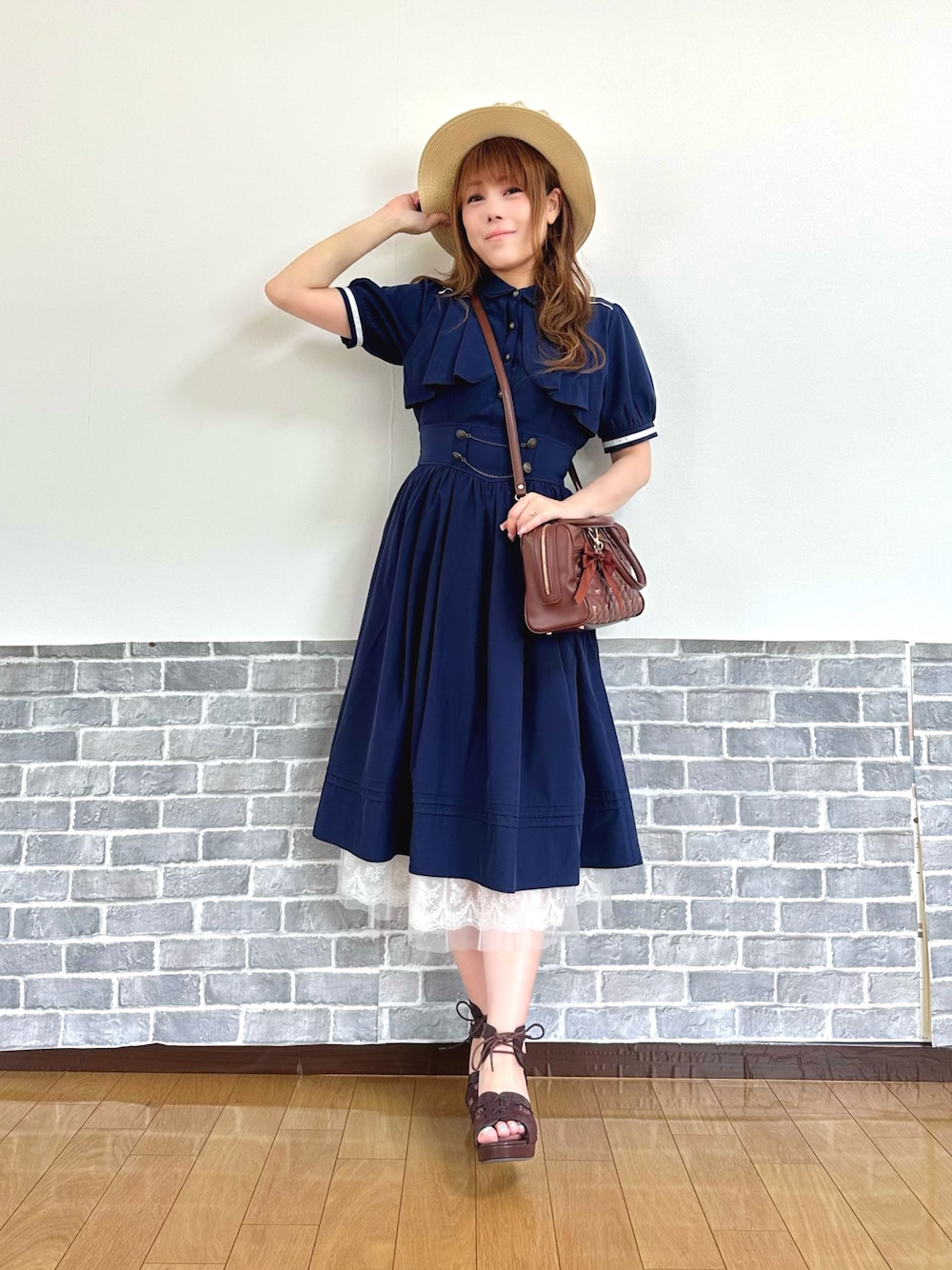 「クラシカル、ワンピース、ミリタリー、ネイビー、オトナカワイイ、ガーリー、ショルダーバッグ、サンダル、やっぱり帽子が好き、お出かけコーデ、axes femme、夏ファッション、大人かわいい」｜「axes femmeのレースリボンフリルカンカン帽（ハット、ホワイト系）」を使った、まりさん（レディース・157cm）の春コーディネートの1枚目の写真