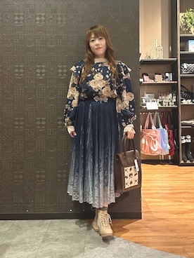 「アイテム（ベルト、ゴールド系）」を使った、まりさん（レディース・157cm）の秋コーディネート