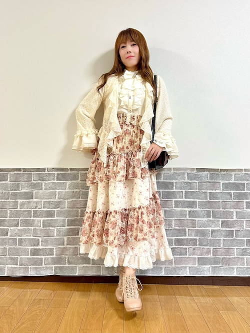 リボン×ジャボブローチ付ブラウス