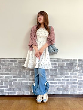 「axes femme（アクシーズファム）のＵＶカット編み上げニットカーディガン（カーディガン/ボレロ、ピンク系）」を使った、まりさん（レディース・157cm）の春コーディネート
