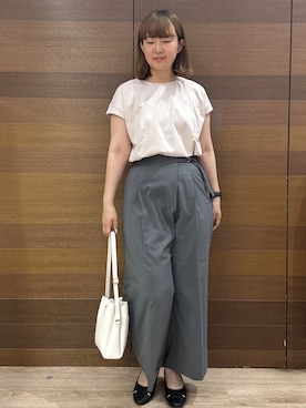 「index（インデックス）の【接触冷感／UV】ワンポイント刺繍Tシャツ《7col／XS~3L／洗濯機OK》（Tシャツ/カットソー、ベージュ系）」を使った、yumeさん（レディース・159cm）の夏コーディネート