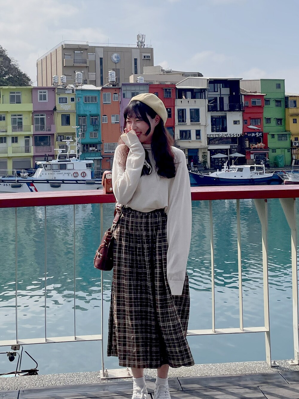 「ootd、Taiwan keelung、Keelung、UNIQLO、ewear」｜「E-WEARのアイテム（ハンチング/ベレー帽、イエロー系）」を使った、Machikoさん（レディース・160cm）の冬コーディネートの1枚目の写真