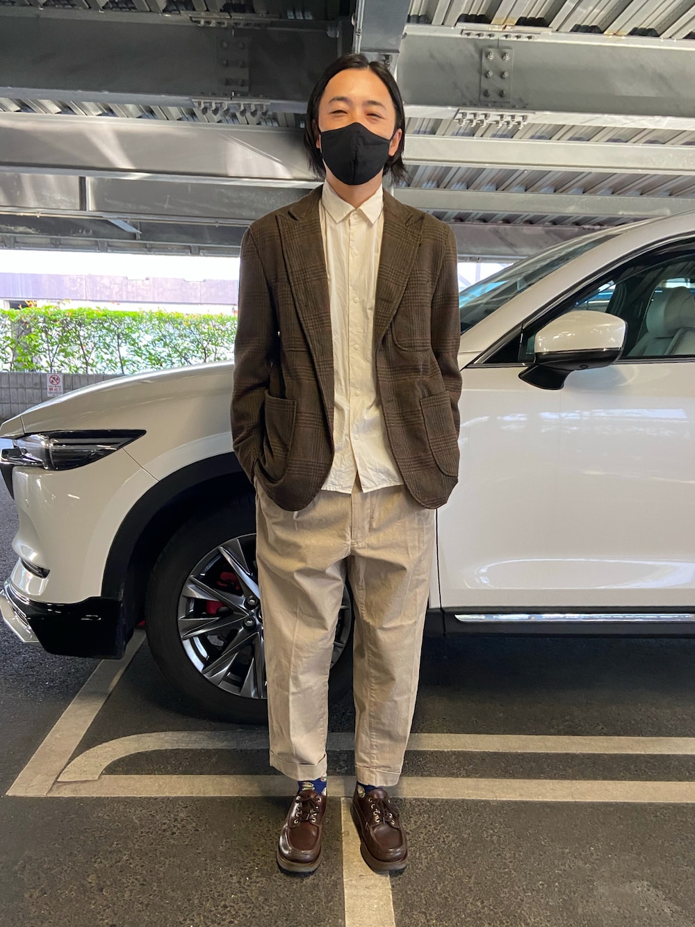「秋冬コーデ、メンズコーデ、トラウザーパンツ、ENGINEERED GARMENTS、YAECA、ジャケットコーデ」｜「YAECAのコンフォートシャツ　エクストラワイド（シャツ/ブラウス、ホワイト系）」を使った、epiphaさん（メンズ・170cm）の秋コーディネートの1枚目の写真