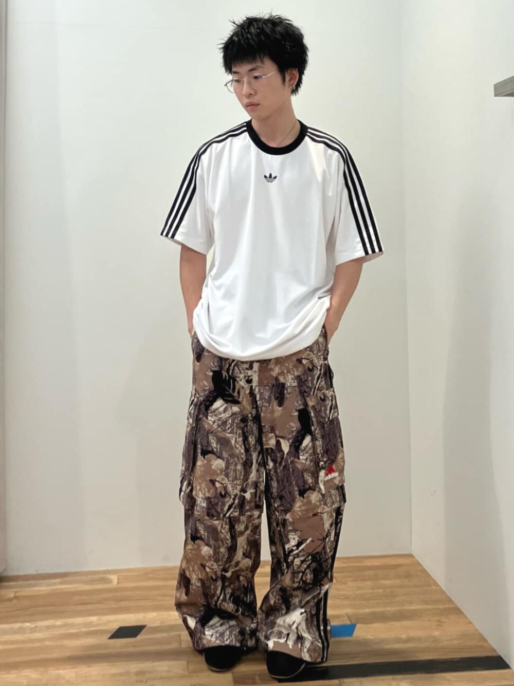 アディダス オリジナルス 迷彩柄 カーゴ ジップオフ パンツを使った