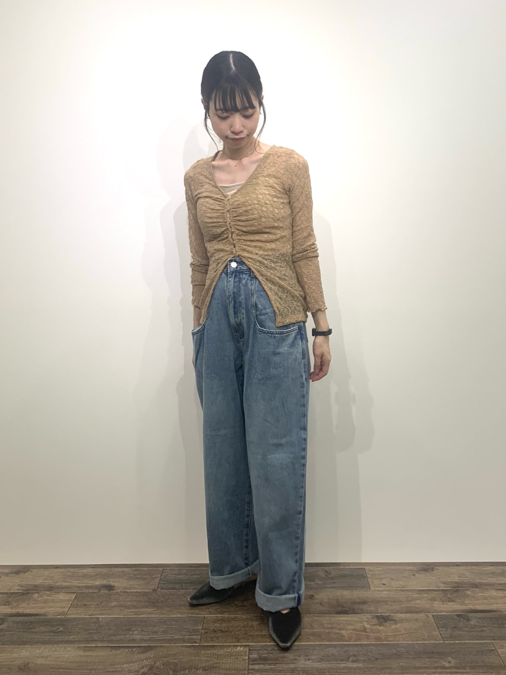 「SENSEOFPLACE、センスオブプレイス、KBF、ケービーエフ(KBF)、骨格ウェーブ、イエベ春、レース、デニム」｜「KBFの『3サイズ展開』BIGポケットデザインデニム（デニムパンツ、ブルー系）」を使った、mikiさん（レディース・155cm）の夏コーディネートの1枚目の写真