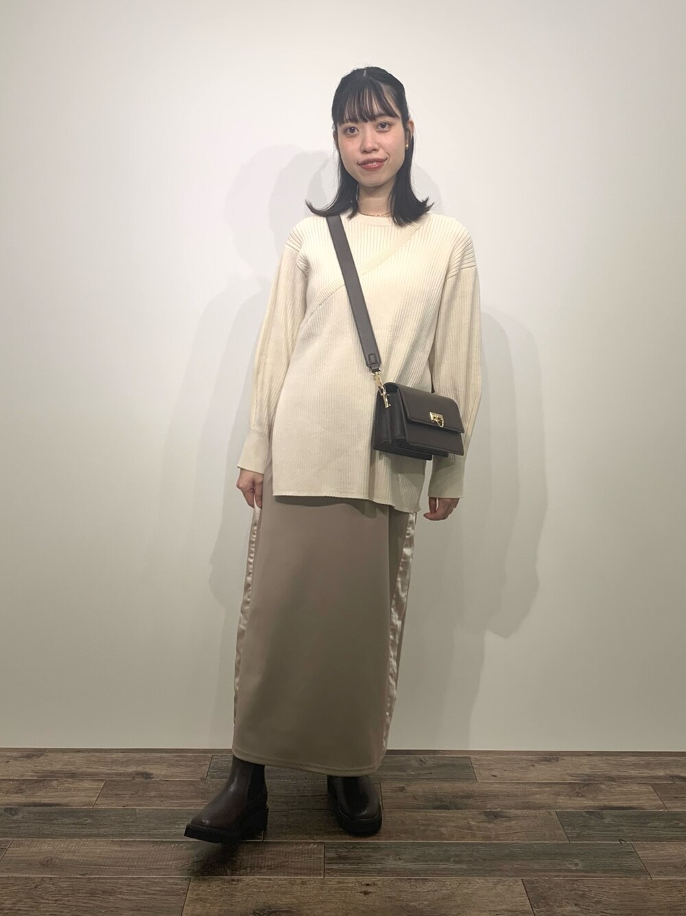 「センスオブプレイス、SENSEOFPLACE、ロデスコ、RODE SKO、骨格ウェーブ、イエベ春、ジャージスカート」｜「SENSE OF PLACE by URBAN RESEARCHのレイヤードミドルセーター（ニット/セーター、ホワイト系）」を使った、mikiさん（レディース・155cm）の秋コーディネートの1枚目の写真
