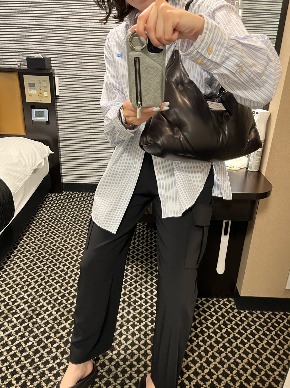 「シンプルコーデ、休日スタイル、ootd、パンツスタイル」｜「Maison Margielaのアイテム（ショルダーバッグ、ブラック系）」を使った、kiy さん（レディース・162cm）の夏コーディネートの1枚目の写真