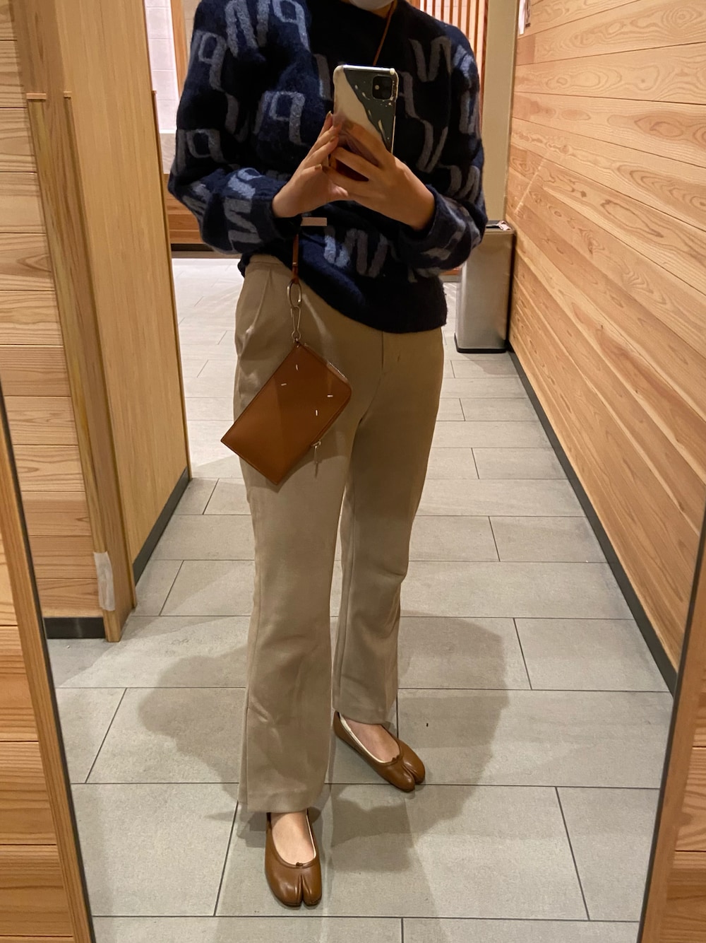 「冬のコーデ、冬、ootd、おしゃれさんと繋がりたい、ニット/セーター、ブラウンコーデ」｜「Maison Margielaのアイテム（ショルダーバッグ、ブラウン系）」を使った、kiy さん（レディース・162cm）の冬コーディネートの1枚目の写真