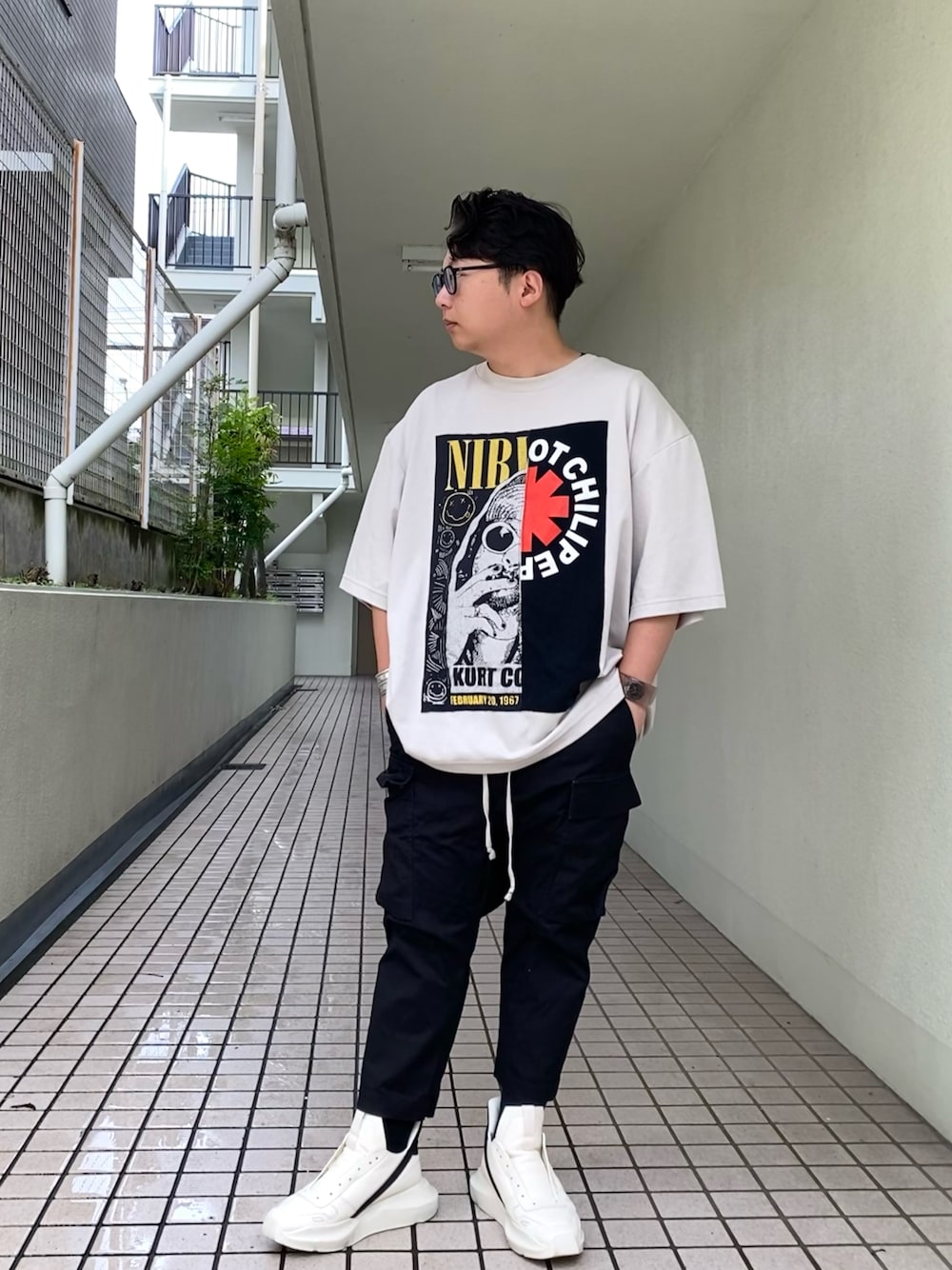 「ストリート、オーバーサイズ、RICK OWENS、バンドT、大人カジュアル、夏、ラフ、夏服、カジュアル」｜「リメイクアイテムのアイテム（Tシャツ/カットソー、その他）」を使った、mrkwさん（メンズ・165cm）の夏コーディネートの1枚目の写真