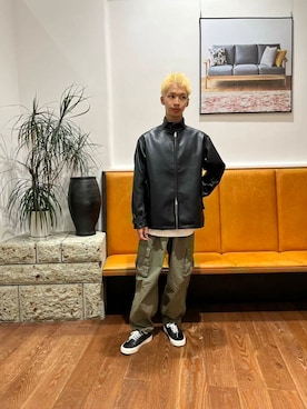 「アイテム（ライダースジャケット）」を使った、奥田　集さん（メンズ・170cm）の秋コーディネート