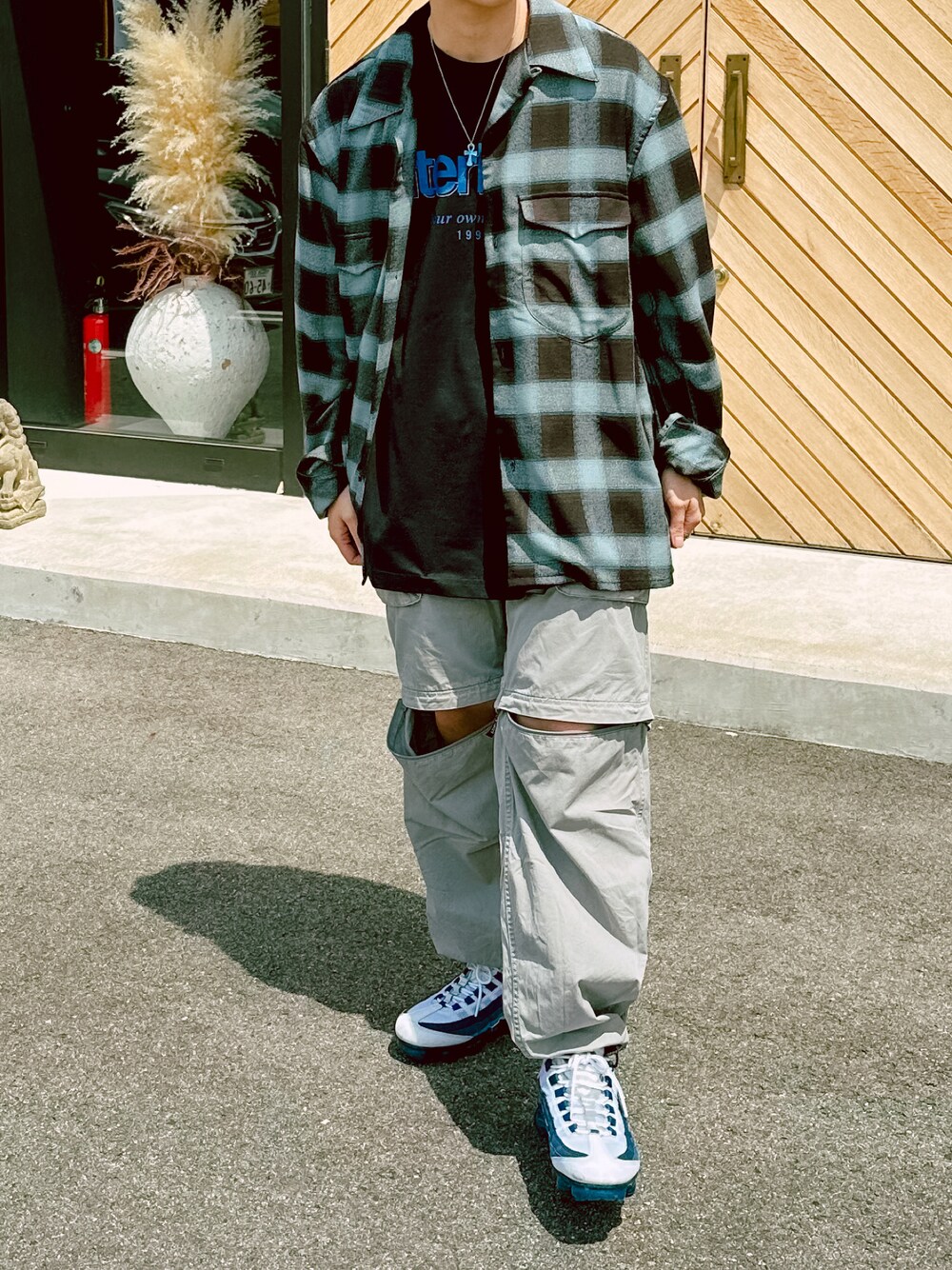 「sugarhill、ALLEGE、GRAMICCI、Alwayth、NIKE AIR MAX、FAF」｜「Gramicciのアイテム（カーゴパンツ、グレー系）」を使った、@3710blueさん（メンズ・162cm）の春コーディネートの1枚目の写真