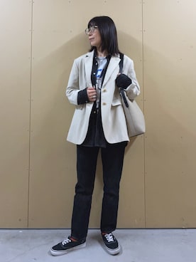 「fredy emue（フレディエミュ）の【GEVACO/ゲバコ】別注ストレートデニムパンツ（デニムパンツ、グレー系）」を使った、kobayashiさん（レディース・164cm）の春コーディネート