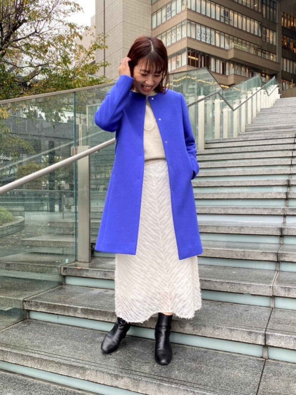 「お出かけコーデ、休日スタイル、オトナ女子、シンプル、ニット、ニットコーデ、ワントーンコーデ、スカート、スカートスタイル、コート、ロングコート、キレイめ、クリスマスに着たい服、白スカート、冬コーデ」｜「NOLLEY’Sのメリンプダブルビーバーノーカラーコート（その他アウター、グリーン系）」を使った、nol  komatsubaraさん（レディース・159cm）の秋コーディネートの1枚目の写真