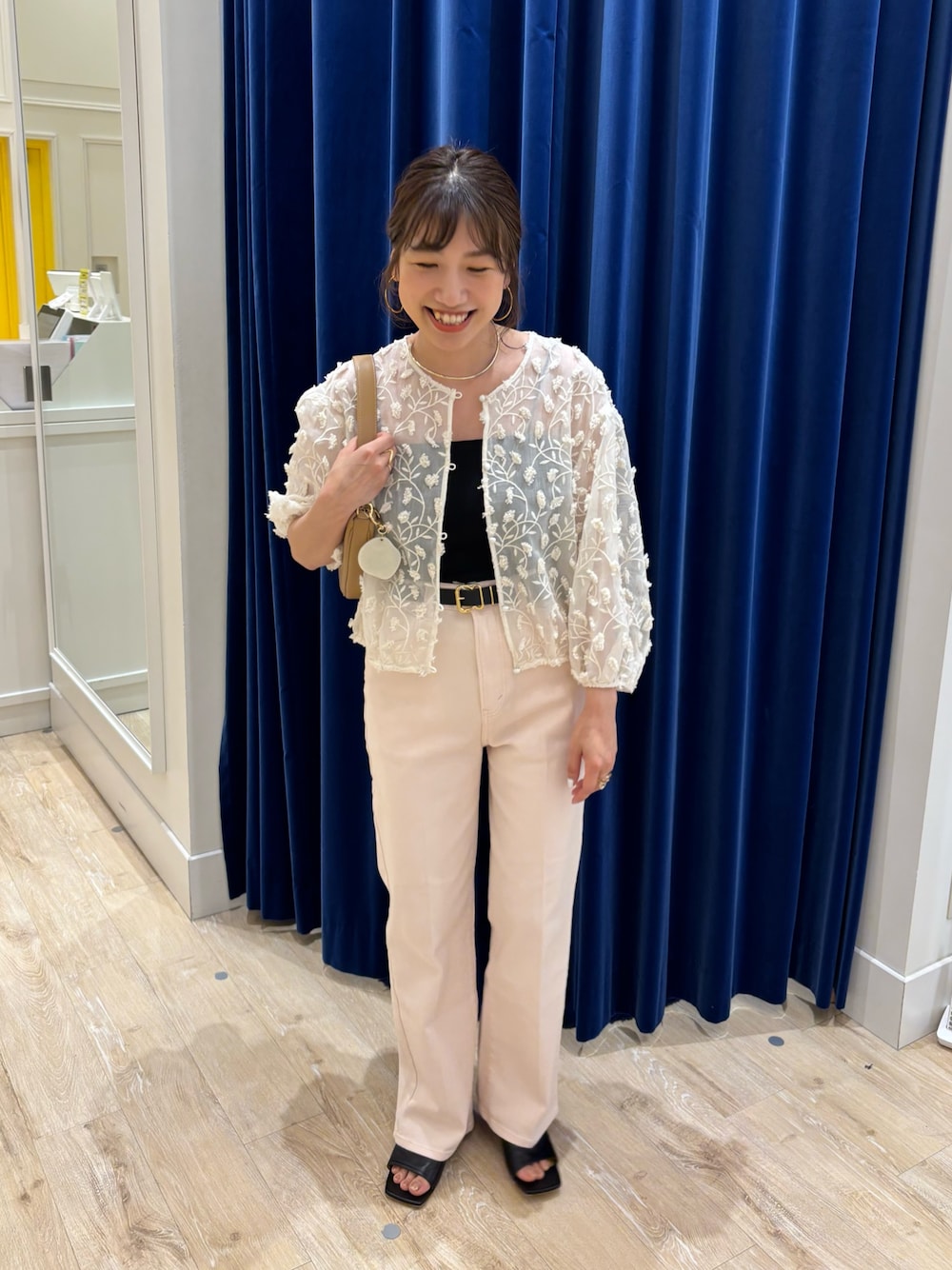 「ブラウス、レース、刺繍、羽織り、デニム、ブラウス×デニム、シンプルコーデ、大人カジュアル、大人女子、大人かわいい、大人ガーリー、きれいめカジュアル、春コーデ、お出かけコーデ、休日スタイル」｜「Rie Millerの【RM denim】センタープレスハイウエストデニム（デニムパンツ、ピンク系）」を使った、nol  komatsubaraさん（レディース・159cm）の春コーディネートの1枚目の写真