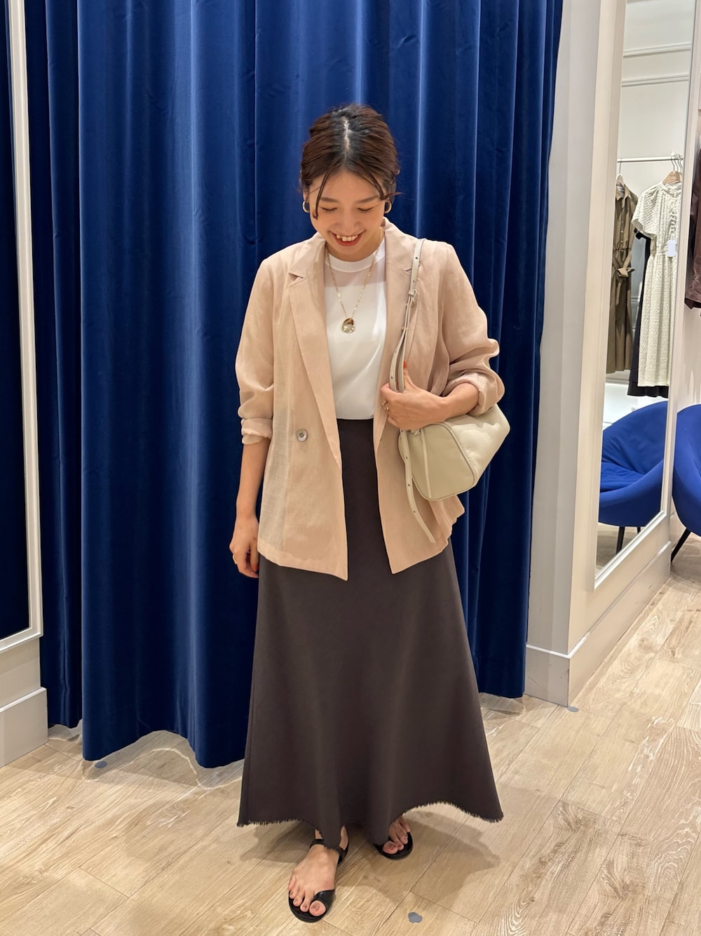 「ジャケット、ジャケットスタイル、シアー、スカート、スカートスタイル、ナロースカート、シンプルコーデ、キレイめ、オトナ女子、大人コーデ、夏コーデ」｜「NOLLEY’Sのウォッシャブル綿麻スラブナロースカート（スカート、グレー系）」を使った、nol  komatsubaraさん（レディース・159cm）の夏コーディネートの1枚目の写真