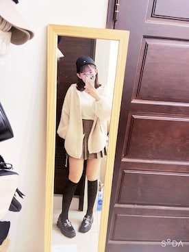 「NAVY（ネイビー）のアイテム（ニットキャップ/ビーニー、ブラック系）」を使った、偷米さん（レディース）の秋コーディネート