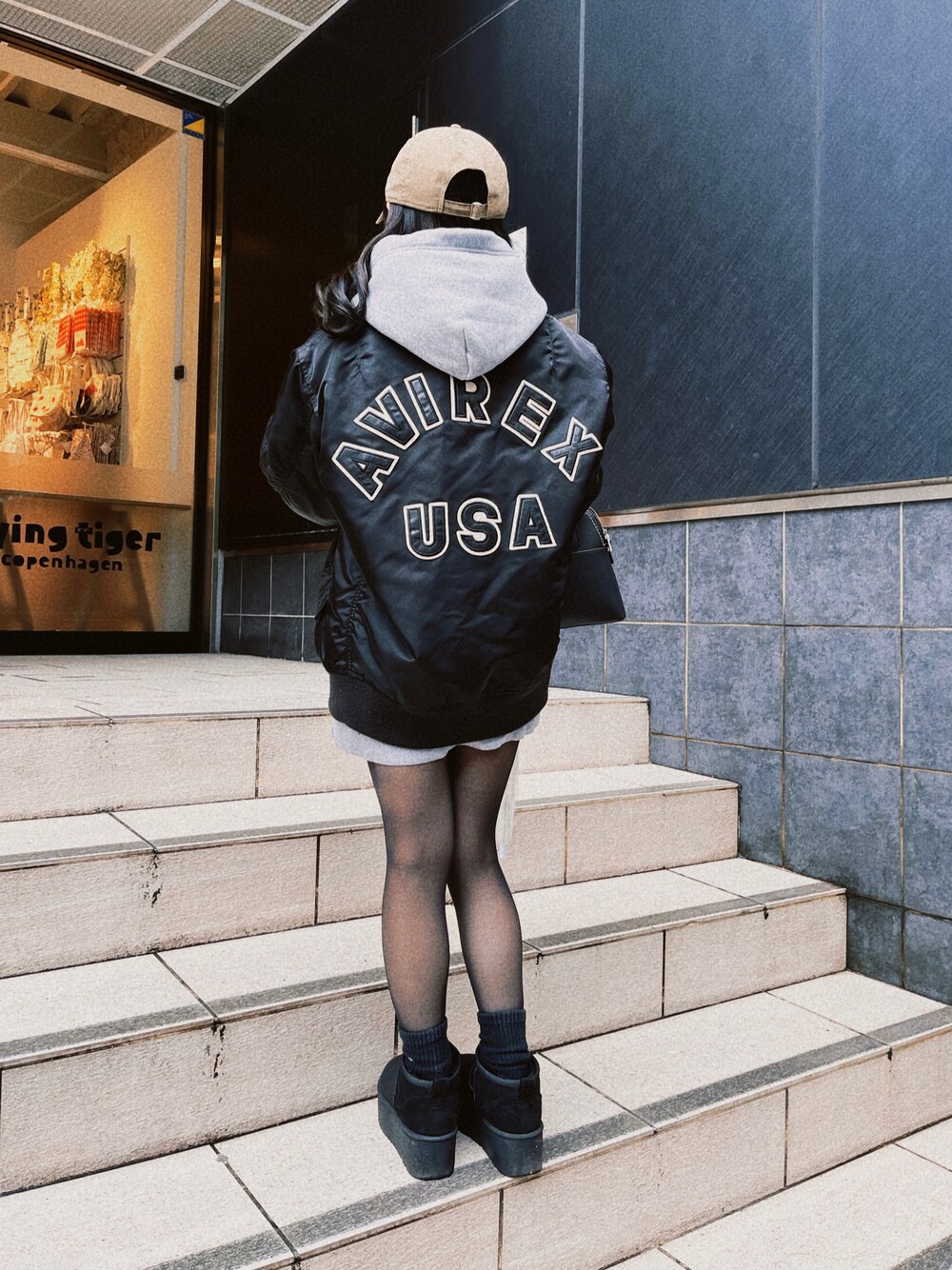「メンズサイズ、厚底ムートン」｜「NEW ERAの【NEWERA】BTTFアイコンロゴ9TWENTYキャップ（キャップ、ベージュ系）」を使った、aizzzzzさん（レディース・145cm）の冬コーディネートの1枚目の写真