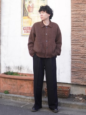 「EMMA CLOTHES（エマクローズ）のTRストレッチスーツ地 ストレート 1タック センタープレス ワイドパンツ（スラックス、ブラック系）」を使った、しゅんたさん（メンズ・172cm）の春コーディネート