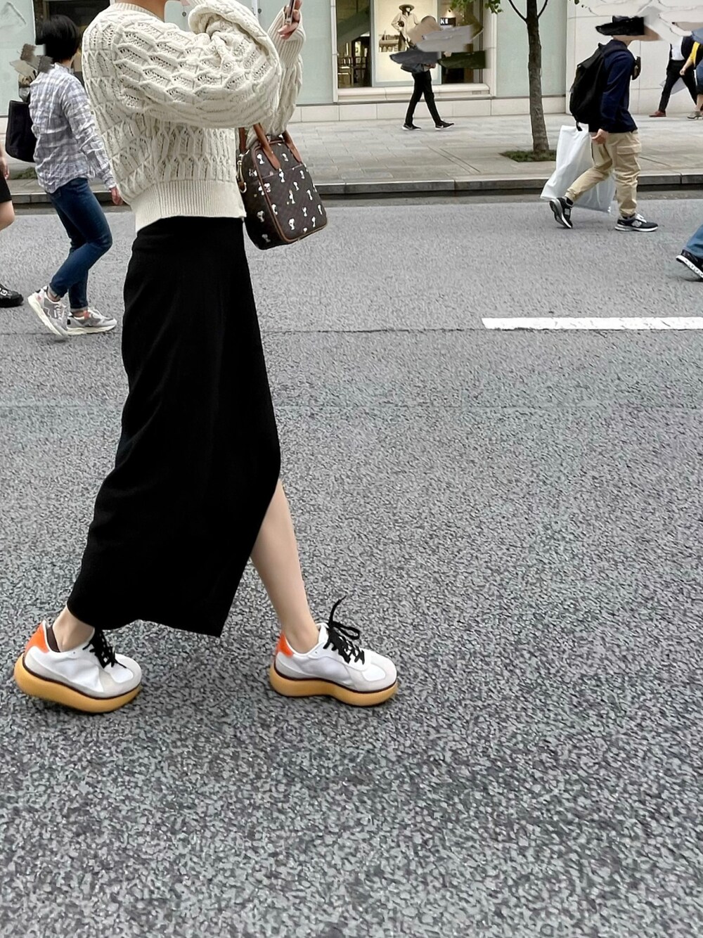 「ootd、きれいめカジュアル、休日コーデ、ZARA、Onitsuka Tiger、knuthmarf」｜「ZARAのアイテム（ワンピース、ブラック系）」を使った、miioo2さん（レディース・161cm）の冬コーディネートの1枚目の写真