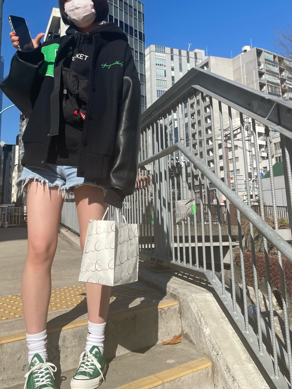 「ootd、おしゃれさんと繋がりたい、A FEW GOOD KIDS、REDEYE、Left Alone、converse、MILKFED.、スタジャン、いいね、save、フォローお願いします🤑」｜「CONVERSEの【CONVERSE(コンバース)】キャンバスオールスター JOX（スニーカー、グリーン系）」を使った、miioo2さん（レディース・161cm）の冬コーディネートの1枚目の写真