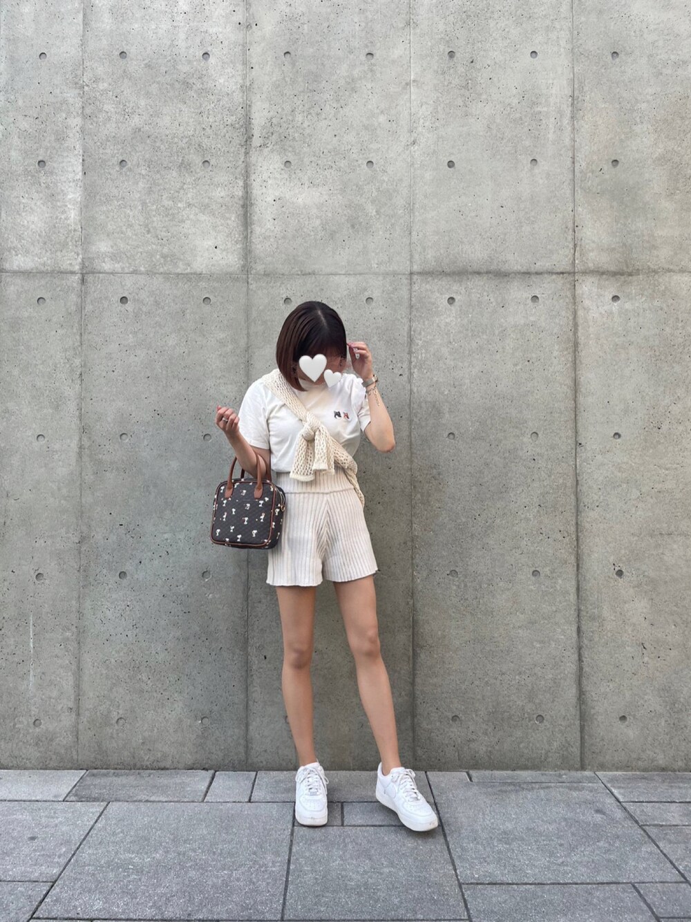 「お出かけコーデ日記、ワントーンコーデ、ホワイトコーデ、ニットパンツ、ハンドバッグ、春コーデ、夏コーデ、MAISON KITSUNE、moment+、GRL、NIKE、ootd、おしゃれさんと繋がりたい、いいね、save、フォローお願いします🤑」｜「Maison KitsuneのTEE-SHIRT DOUBLE FOX HEAD PATCH（Tシャツ/カットソー、ホワイト系）」を使った、miioo2さん（レディース・161cm）の春コーディネートの1枚目の写真