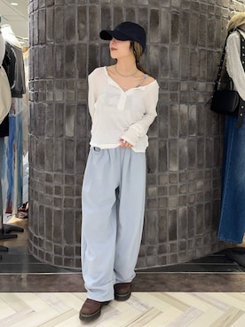 「JEANASIS（ジーナシス）のセミシアーリブヘンリー LS/326122（Tシャツ/カットソー、ホワイト系）」を使った、calinさん（レディース・146cm）の春コーディネート