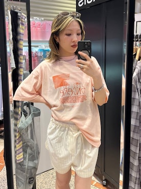 「JEANASIS（ジーナシス）のPlayfulカラーグラフィックプリントTEE/1043150（Tシャツ/カットソー、オレンジ系）」を使った、calinさん（レディース・146cm）の夏コーディネート