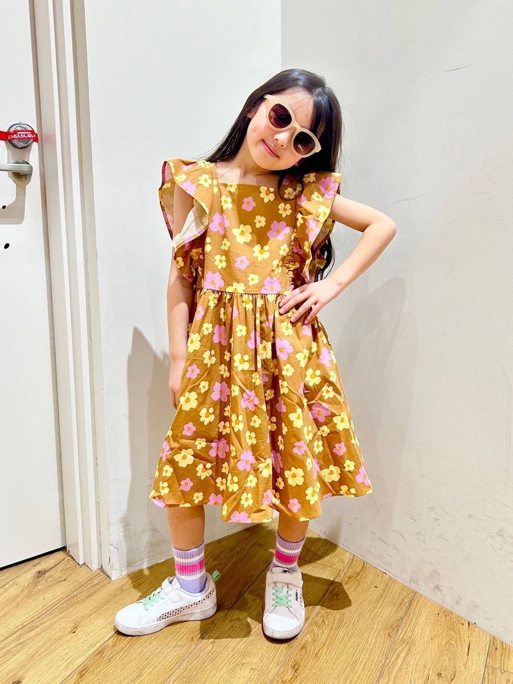 「キッズ、キッズ服、ワンピース、花瓶」｜「BAYFLOWの[ポケット付き☆]リゾート柄ワンピース(KIDS)（ワンピース、ブラウン系）」を使った、ゆあんさん（キッズ・123cm）の春コーディネートの1枚目の写真