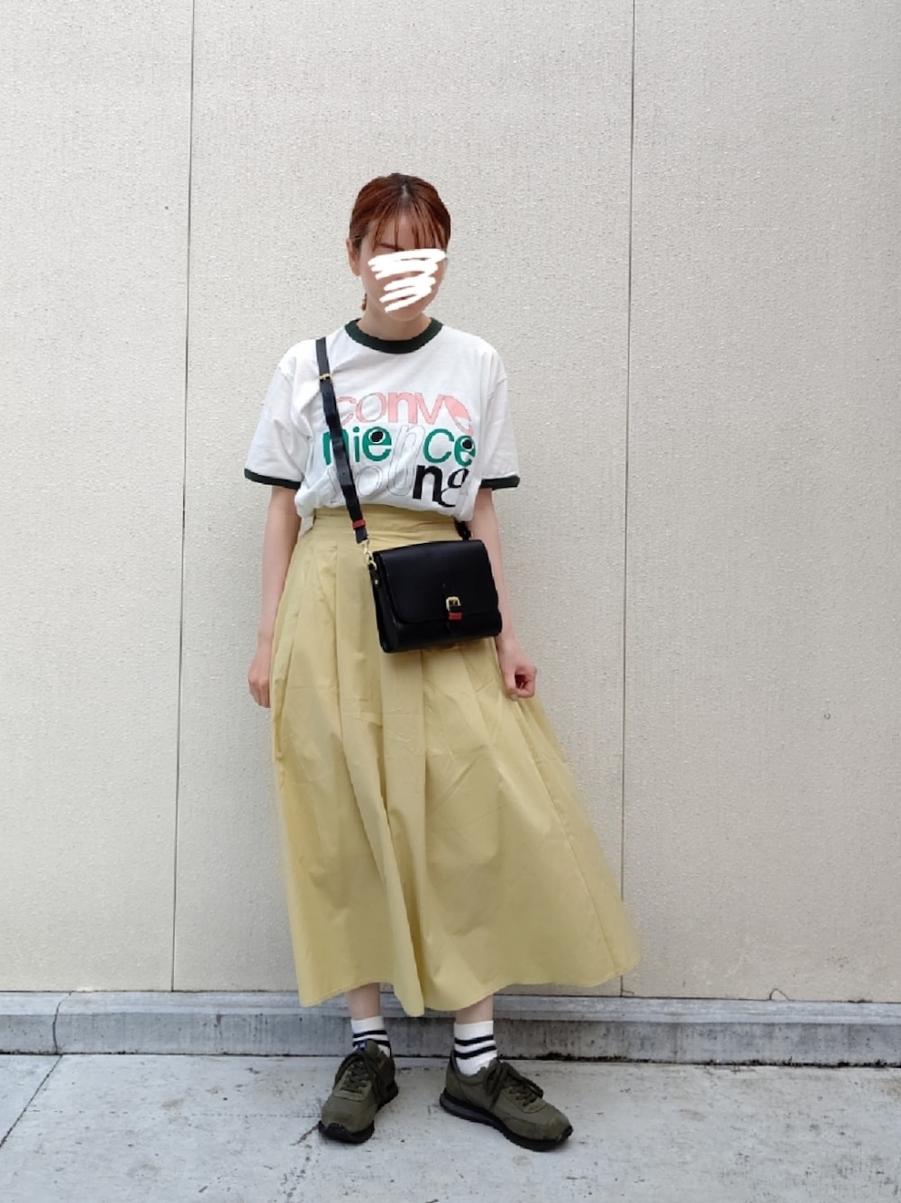「シンプルスタイル、Tシャツ、Tシャツ×スカート、イエロー、イエロースカート、ショルダーバッグ、オトナカジュアル、初夏コーデ、スニーカー、休日コーデ、シテン、ロングスカート、ラクチンコーデ、スニーカーコーデ、リンガーTシャツ」｜「CITENの<CITEN＞CONVENIENCE YOUNG x CITEN リンガー Ｔシャツ（Tシャツ/カットソー、ホワイト系）」を使った、ゆ◡̈⋆さん（レディース・160cm）の夏コーディネートの1枚目の写真