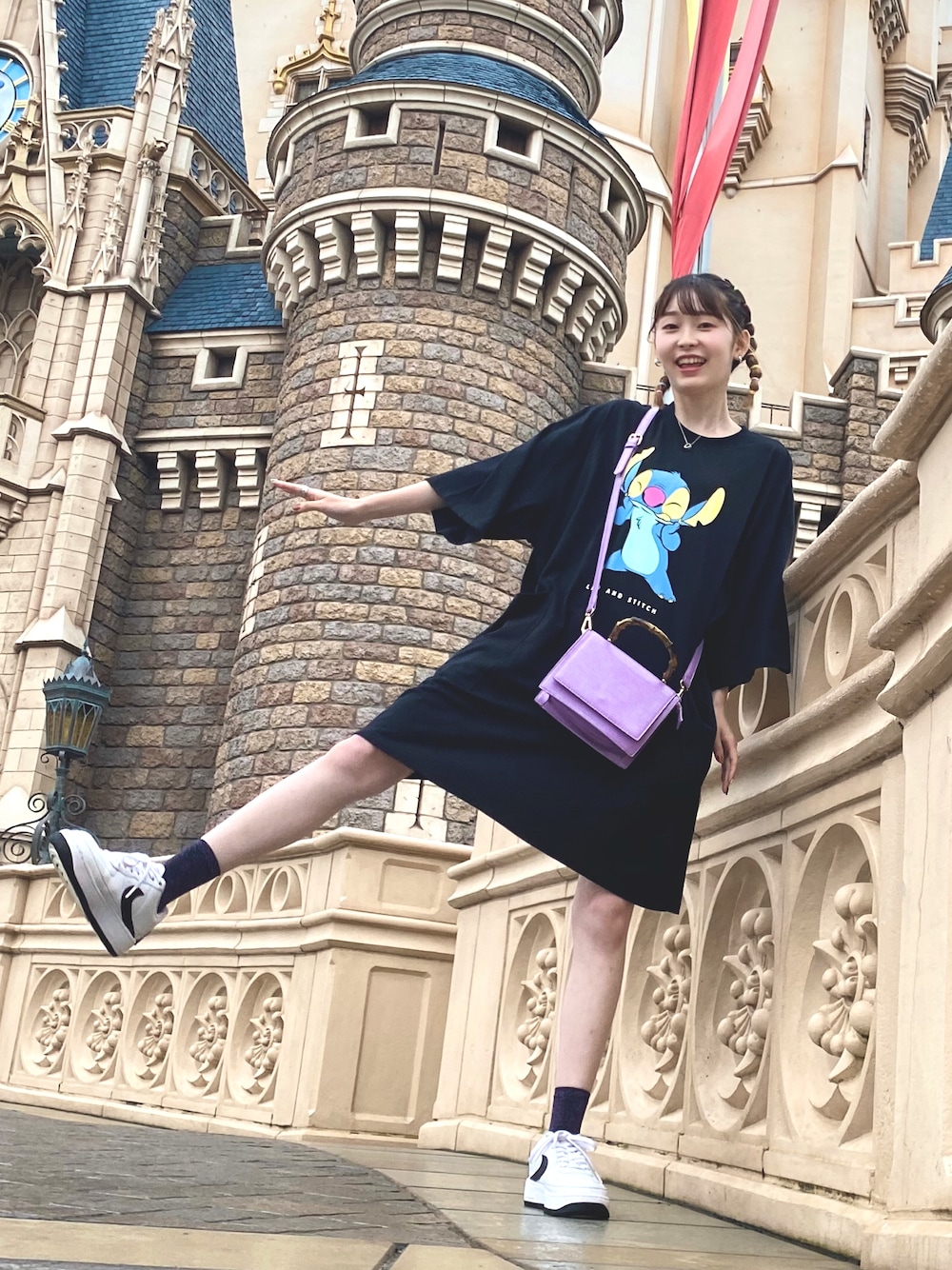 「スティッチコーデ、ディズニーコーデ」｜「H&Mのアイテム（ワンピース、ブラック系）」を使った、2nrm2さん（レディース・165cm）の冬コーディネートの1枚目の写真