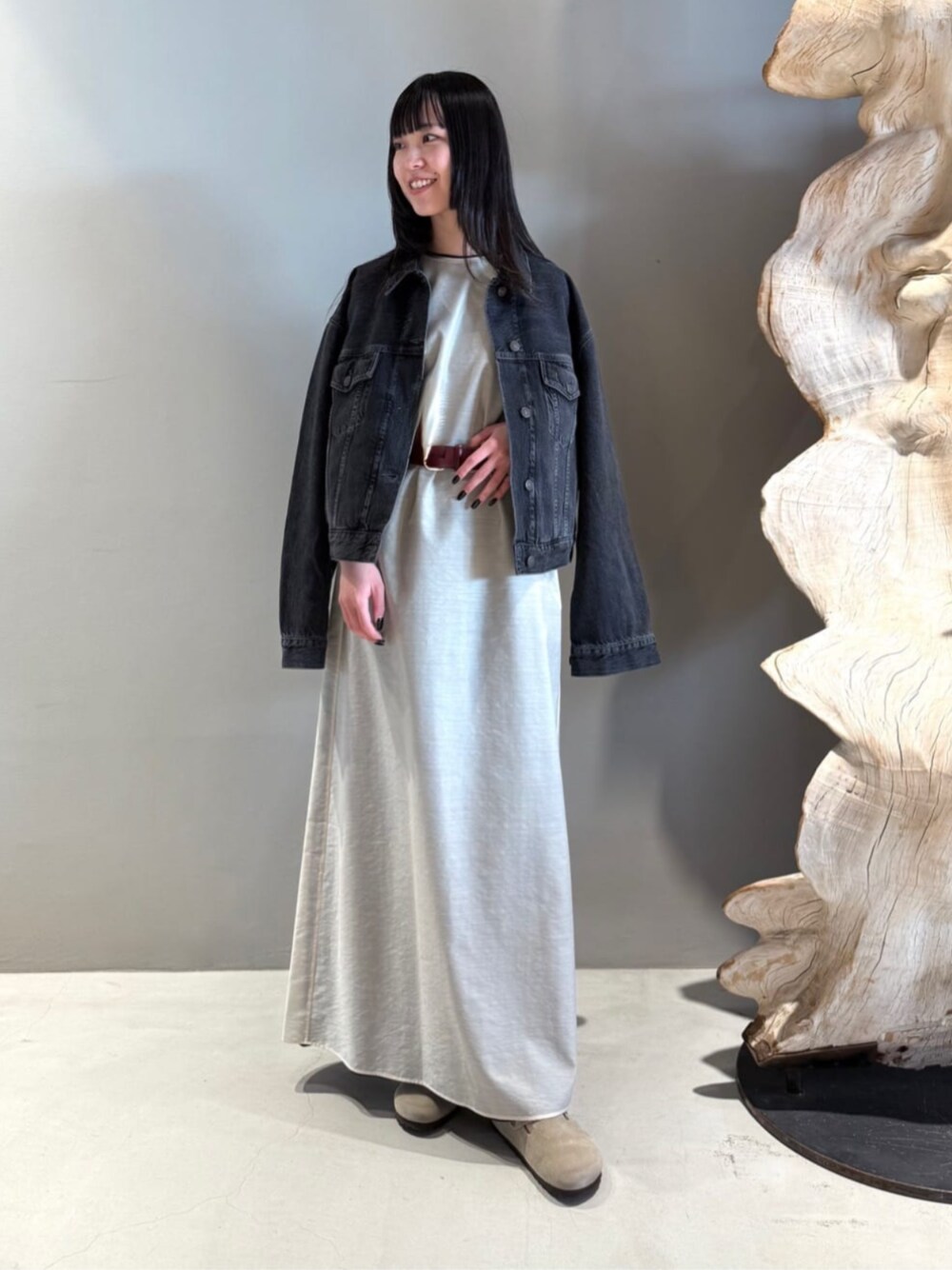 「TOMORROWLAND、トゥモローランド、Edition、AcneStudios、DEHANCHE、birkenstock、シアーワンピース、ノースリーブワンピース、ワンピース、大人カジュアル、デニムジャケット」｜「EDITIONのシアーウール ノースリーブワンピース（ワンピース、ホワイト系）」を使った、Shimakawa_TOMORROWLANDさん（レディース・163cm）の春コーディネートの1枚目の写真