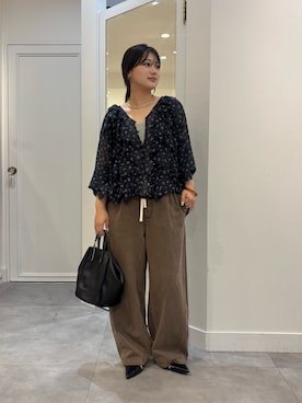 「DouDou（ドゥドゥ）の小花柄フリルカーデブラウス（シャツ/ブラウス、ブラック系）」を使った、doudouyunaさん（レディース・158cm）の秋コーディネート