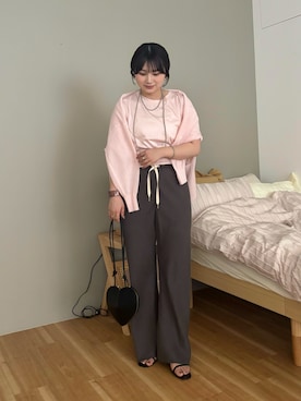 ピンク系のアイテムを使った「リネンパンツ」の人気ファッション
