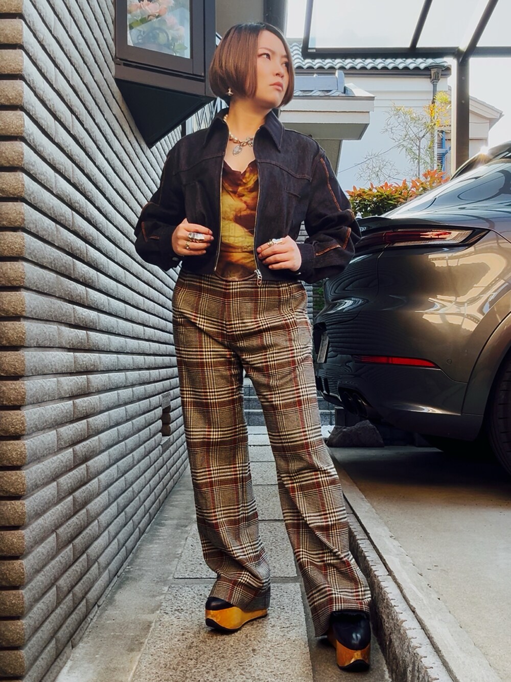 FENDIのデニムジャケットを使ったレディース人気ファッション