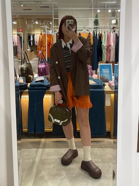 「アイテム（パンツ、オレンジ系）」を使った、濱川　ひよりさん（レディース・162cm）の秋コーディネート