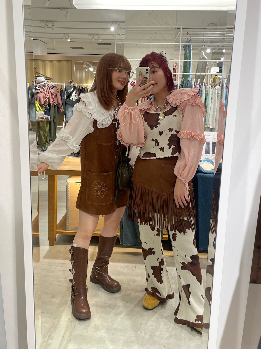 濱川　ひよりさんの「【HELLO.SANFRANCISCO/ハローサンフランシスコ】スウェードミニワンピース（HELLO.SANFRANCISCO）」を使ったコーディネートの1枚目の写真