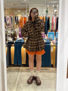 「アイテム（パンツ、オレンジ系）」を使った、濱川　ひよりさん（レディース・162cm）の秋コーディネート